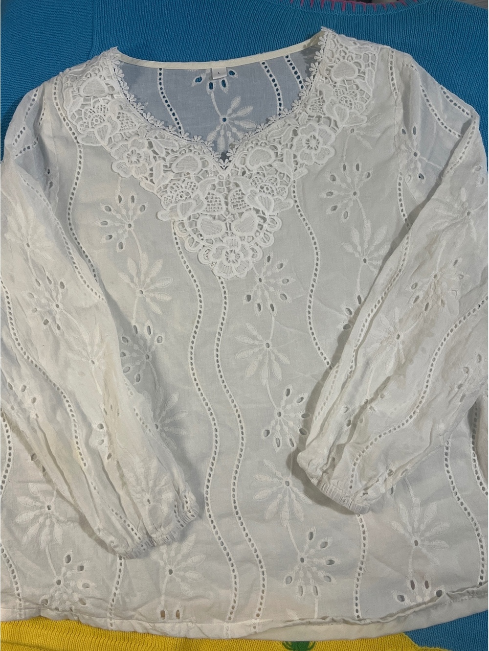 White Lace Embroidered Women's Blouse Size Large